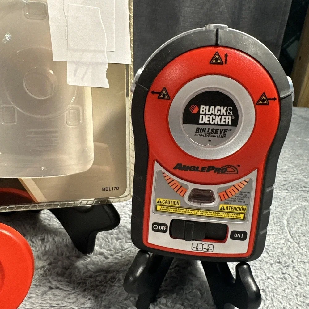 Black And Decker BullsEye BDL170 Self / Auto-Leveling Laser Line Level Tool